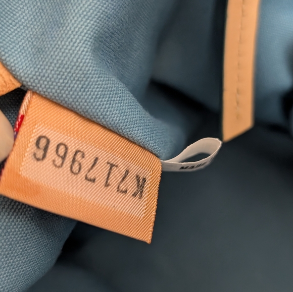 Dooney & Bourke Rainbow Logo & Zipper Hobo Bag With Pink Heart Hang Tag. - Picture 16 of 16